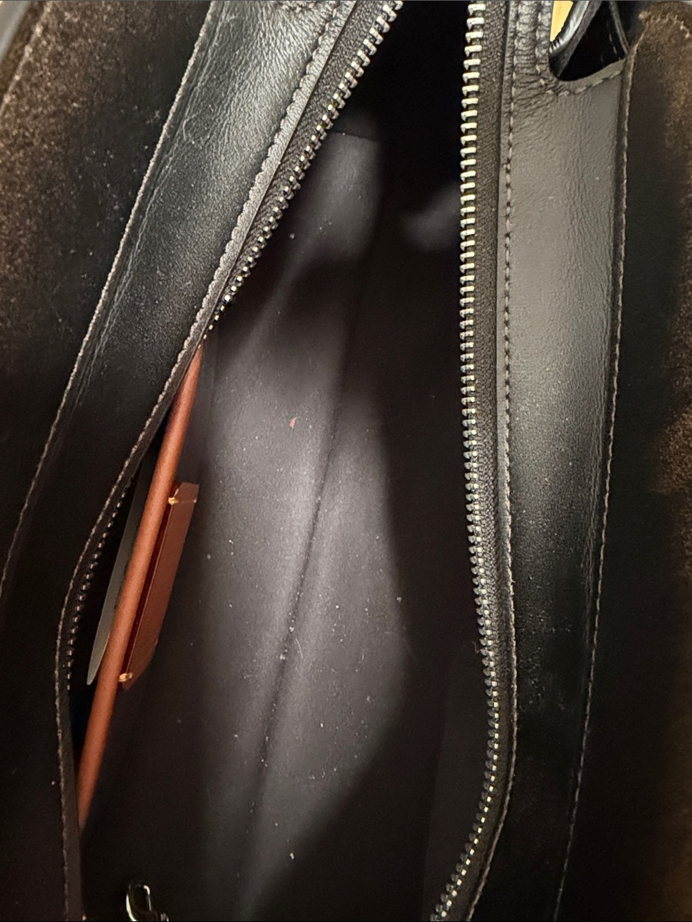 Coach 34 Empire loved leather. Only used twice, excellent condition - Picture 6 of 6